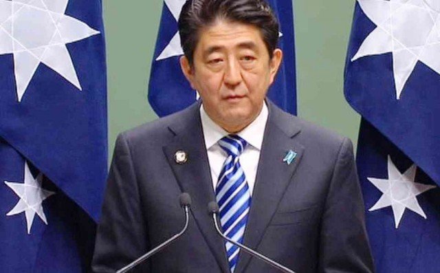Japan's PM Shinzo Abe has dissolved the lower house of parliament in preparation for an early election