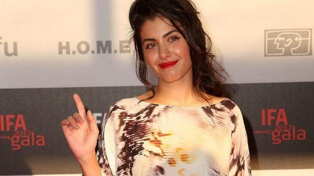 Katie Melua believes the spider climbed into earbud headphones she had used on a recent flight