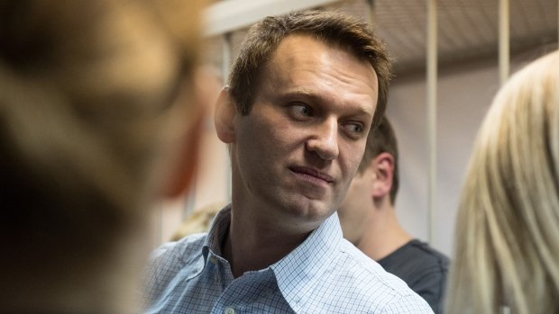 Alexei Navalny avoids jail in fraud case