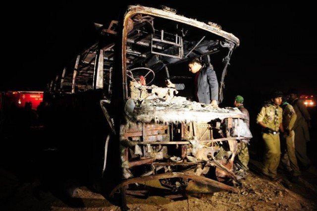 Pakistan bus crash January 2015