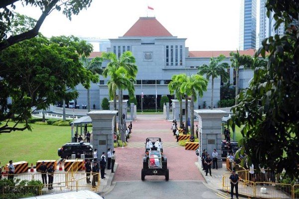 Lee Kuan Yew coffin transferred for lying in state at Singapore's parliament