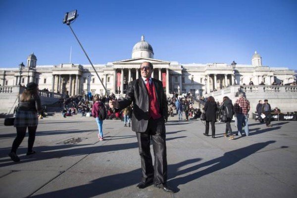 Selfie stick ban at National Gallery in London
