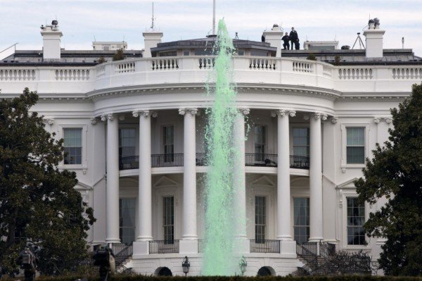 White House fountain dyed green St Patrick Day's 2015