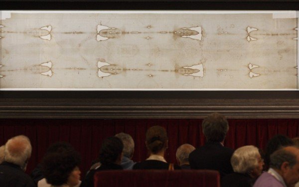 Shroud of Turin public display 2015