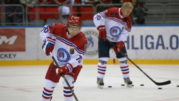 Vladimir Putin hockey Sochi
