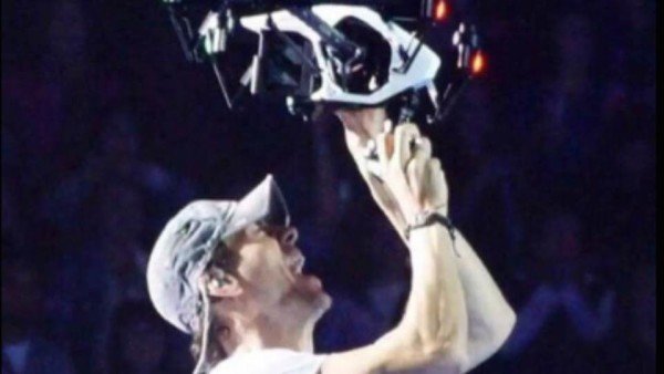 Enrique Iglesias injured by drone in Mexico