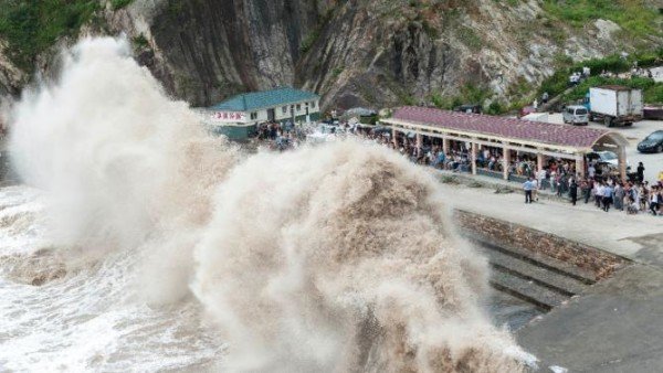 Typhoon Chan hom China 2015