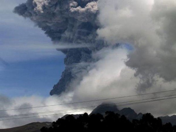 Cotopaxi volcano eruption 2015