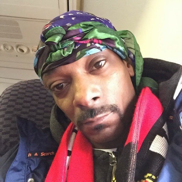 Snoop Dogg cash at Italy airport