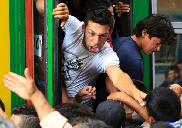 Europe migrants Budapest train station