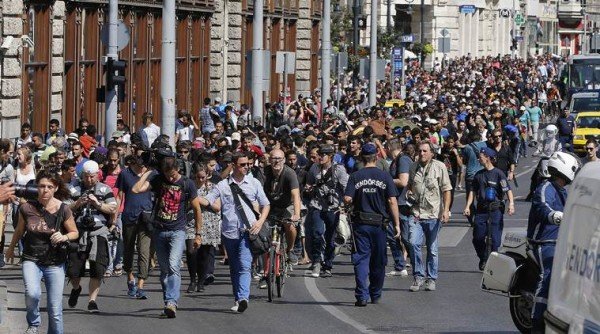 Hungary migrants walking to Austrian border