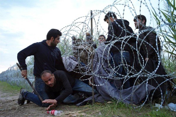 Hungary refugees at border fence