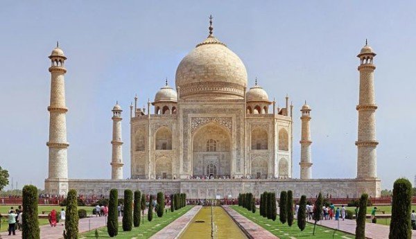 Japanese tourist dies at Taj Mahal