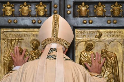Pope Francis opens Holy Door 2015