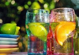 the-benefits-of-alkaline-lifestyle-plates-water-glasses