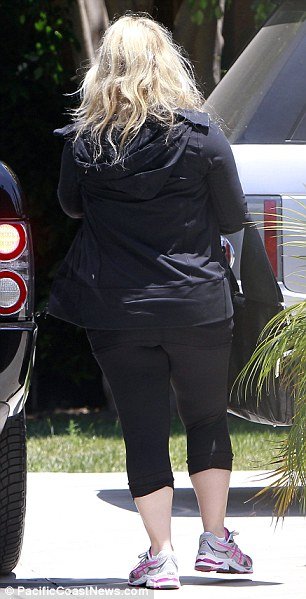 Jessica Simpson spotted leaving the gym in her effort to shift post ...