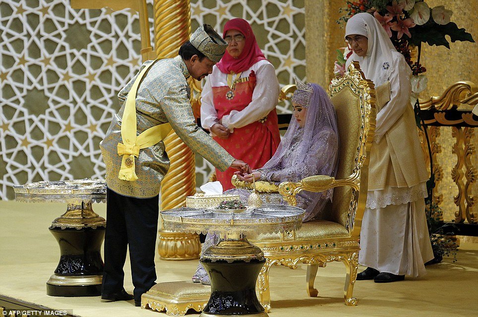 Princess Hafizah of Brunei marries civil servant in spectacular ceremony
