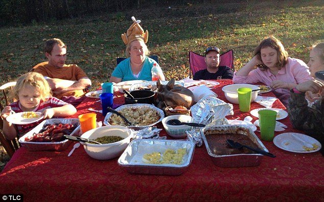 https://www.bellenews.com/wp-content/uploads/2013/01/Honey-Boo-Boo%e2%80%99s-mother-June-Shannon-rustled-up-a-Thanksgiving-feast-for-the-family-during-the-last-episode-of-Here-Comes-Honey-Boo-Boo-reality-show.jpg