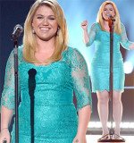 Kelly Clarkson unflattering stage costume at ACM Awards 2013